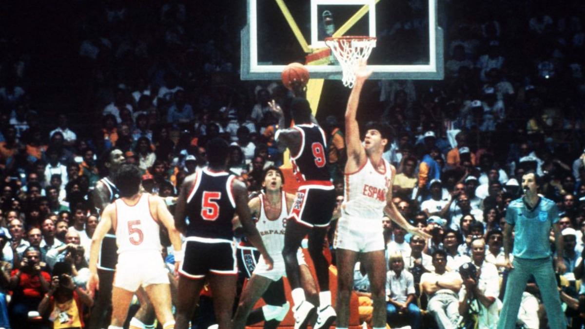 Michael-Jordan-Fernando-Martin-1984-Los-Angles-Bsketball-Final Michael Jordan Fernando Martin 1984 Los Angles Basketball Final